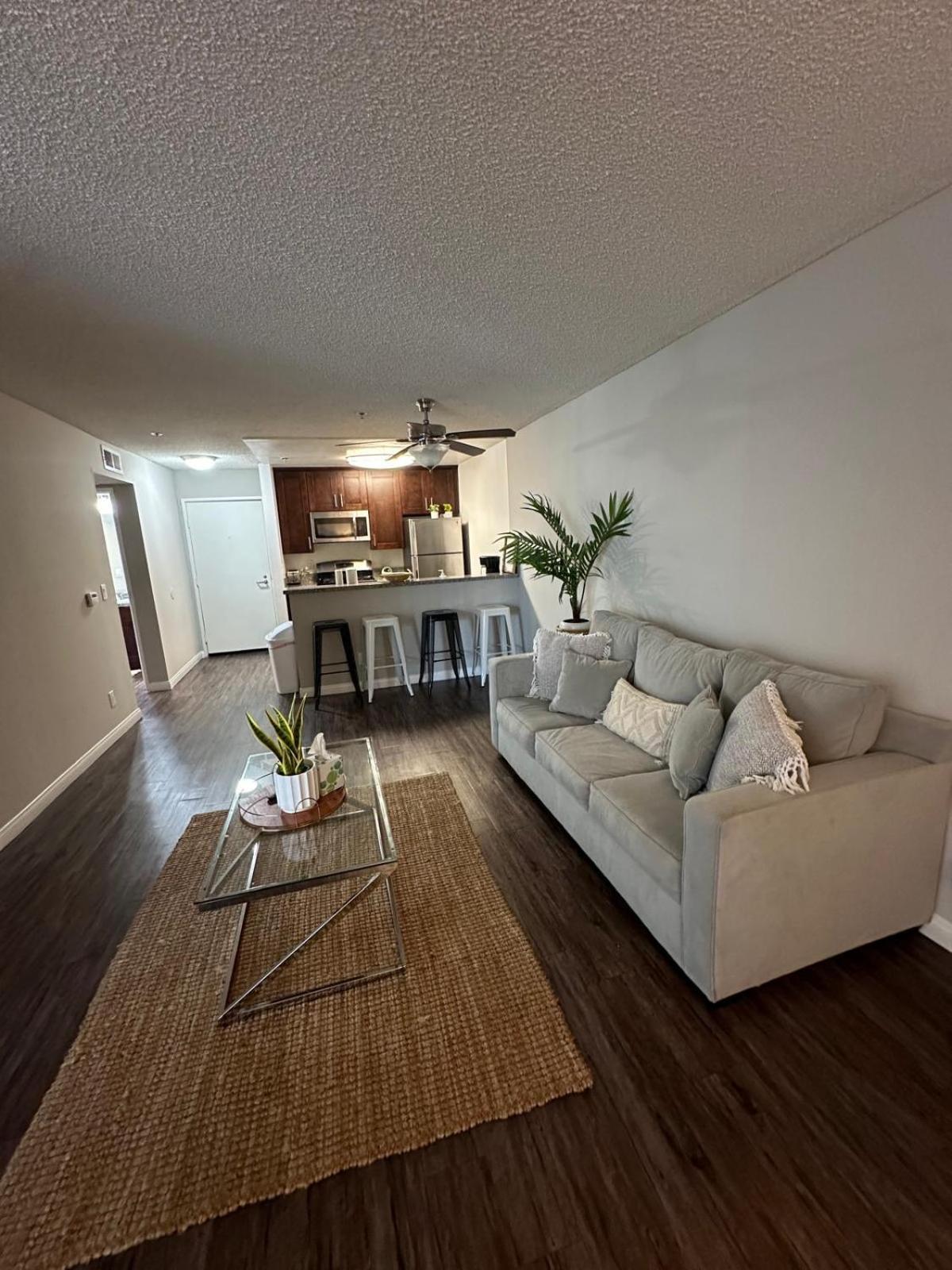 Incredible Two Bedroom Hollywood Apartments Free Parking Лос Анджелис Екстериор снимка
